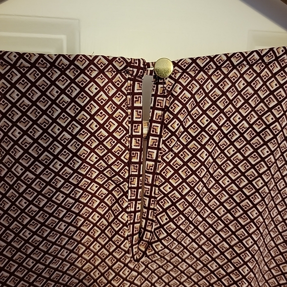 Liz Claiborne Career Womens Size XXL Pullover Top Button Detail Burgundy & Tan - Picture 3 of 12